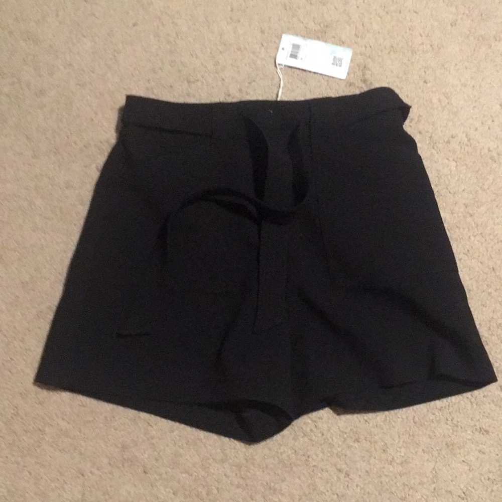 Guess Valentina shorts dress/trouser shorts belted NWT